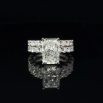 Radiant Cut Diamond Bridal Set in Platinum